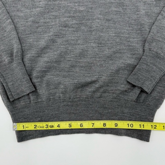 Cutter & Buck Merino Wool Gray V-Neck Sweater Medium Golf Preppy Machine Wash - Picture 10 of 11